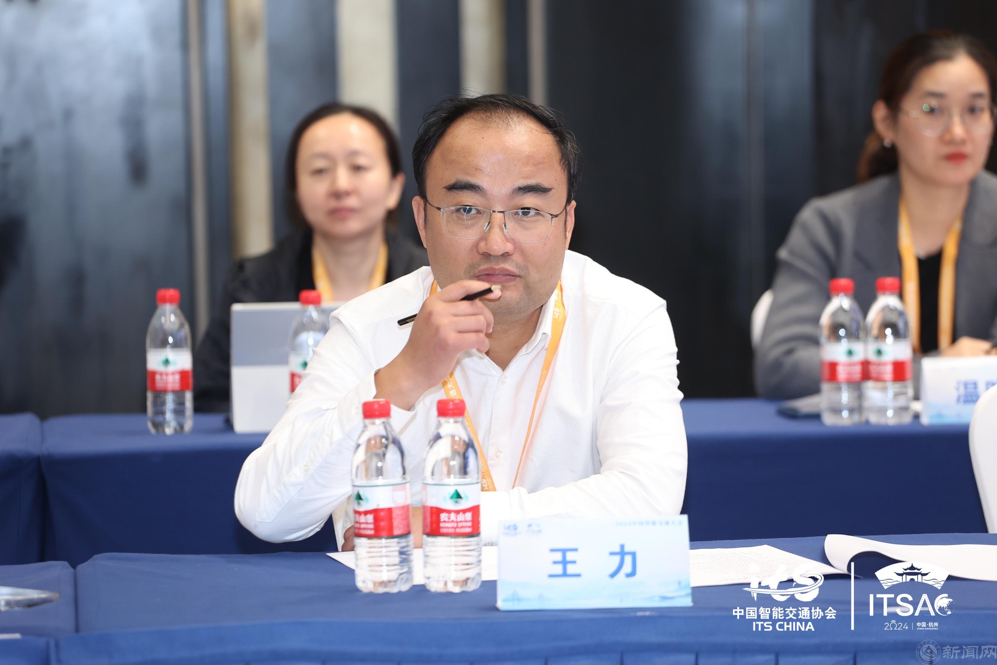 王力董事长讲话.jpg 王力董事长讲话.jpg